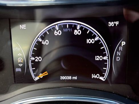 Used 2022 Jeep Grand Cherokee Limited image 13