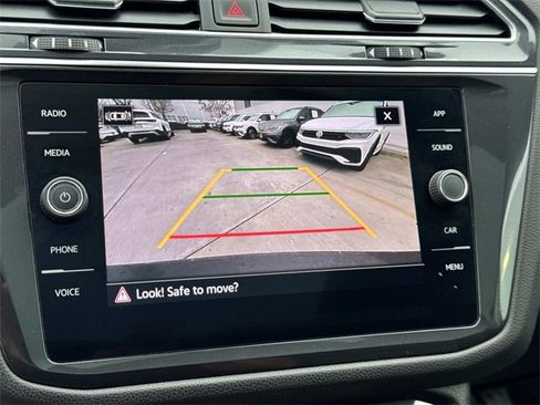 Certified 2022 Volkswagen Tiguan SE w/ Panoramic Sunroof Package image 24