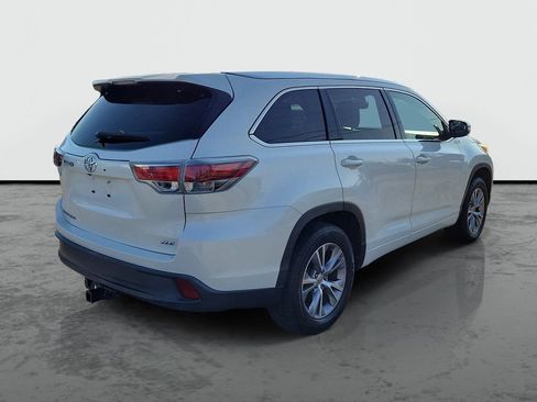 Used 2015 Toyota Highlander XLE FWD image 2