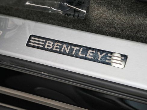 Used 2019 Bentley Bentayga image 27