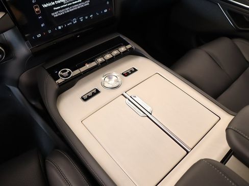 New 2025 Lincoln Navigator Reserve w/ Jet Appearance Package image 8