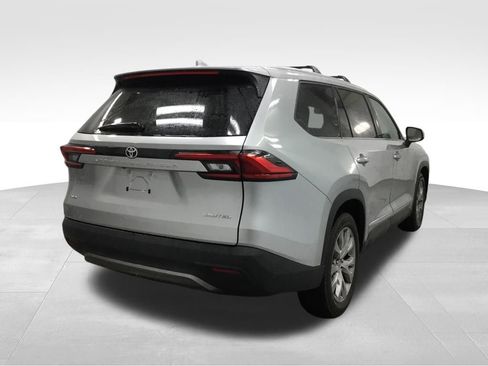 Used 2024 Toyota Grand Highlander Limited image 14