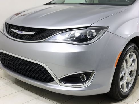Used 2019 Chrysler Pacifica Limited image 50