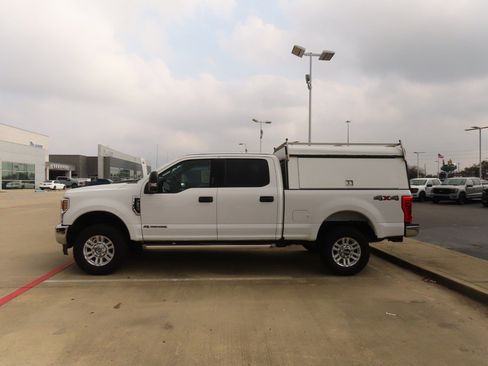 Used 2018 Ford F250 XLT w/ Camper Package image 7