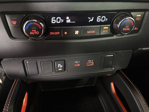 Used 2025 Nissan Frontier PRO-4X AWD/4WD image 17