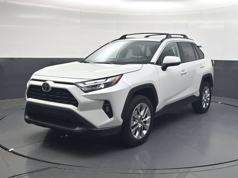 Used 2025 Toyota RAV4 XLE Premium w/ Weather Package AWD/4WD image 8