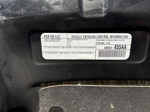 Used 2022 Chrysler Pacifica Limited w/ Uconnect Theater Family Group FWD image 28