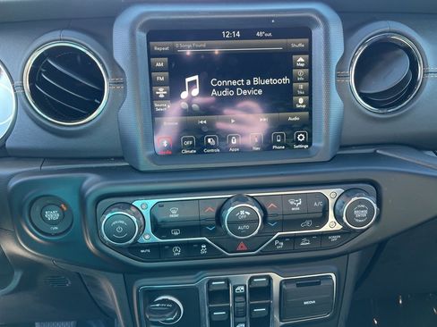 Used 2023 Jeep Gladiator Overland image 20