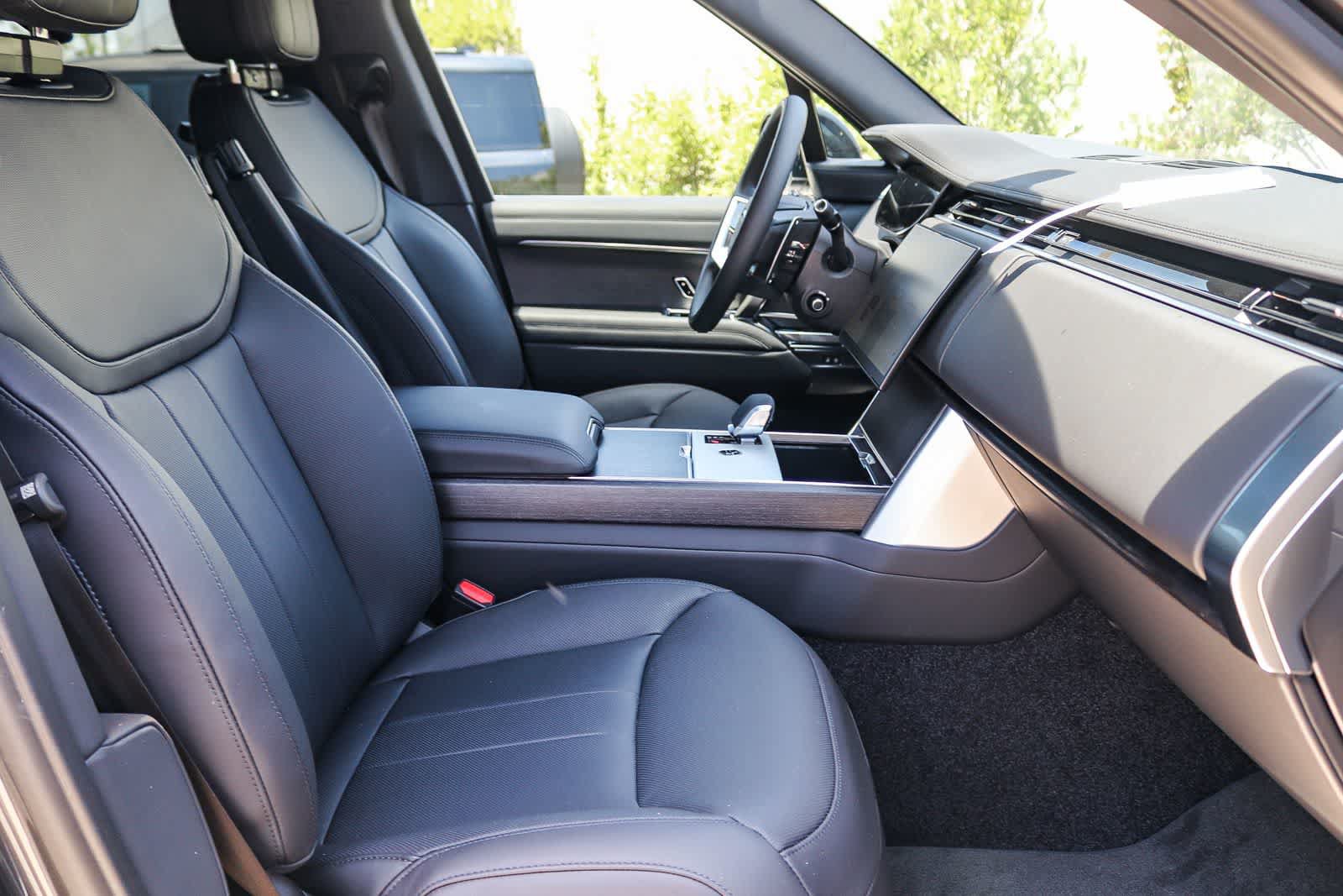 New 2026 Land Rover Range Rover Long Wheelbase SE AWD/4WD image 7