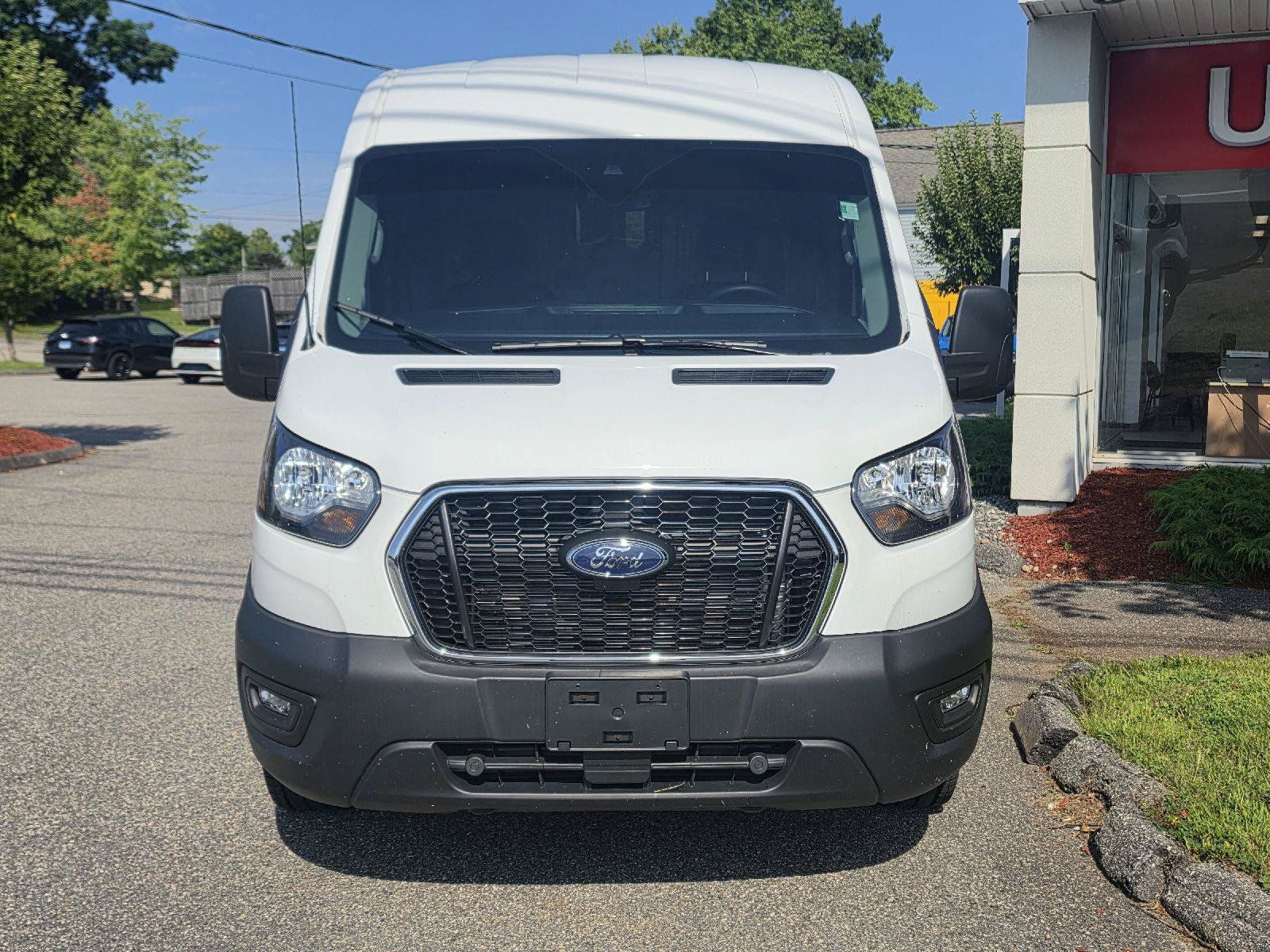 Used 2025 Ford Transit 250 148 Medium Roof Extended AWD w/ Exterior Upgrade Package image 8