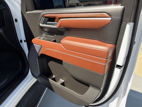 Used 2025 GMC Sierra 1500 Denali Ultimate image 11