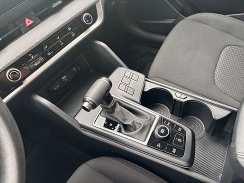 Used 2025 Kia Sportage LX image 40