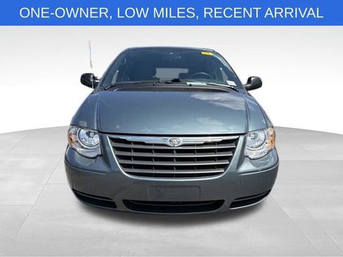 Used 2005 Chrysler Town & Country LX w/ Popular Equipment Group II FWD image 9