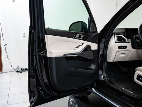 Used 2024 BMW X5 xDrive40i w/ Premium Package image 29