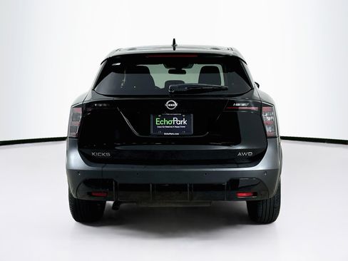 Used 2025 Nissan Kicks SV AWD/4WD image 7