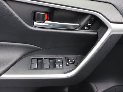 Used 2020 Toyota RAV4 XLE Premium image 27