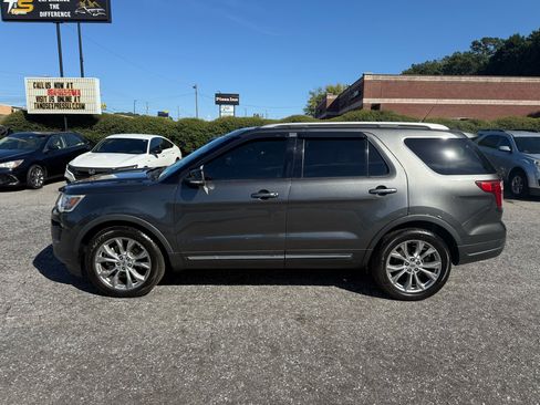 Used 2018 Ford Explorer XLT w/ Equipment Group 202A FWD image 6
