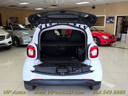 Used 2018 smart fortwo electric drive RWD image 10