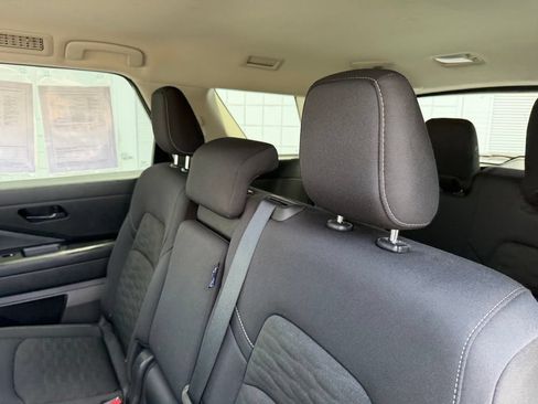 Used 2025 Nissan Pathfinder SV FWD image 16