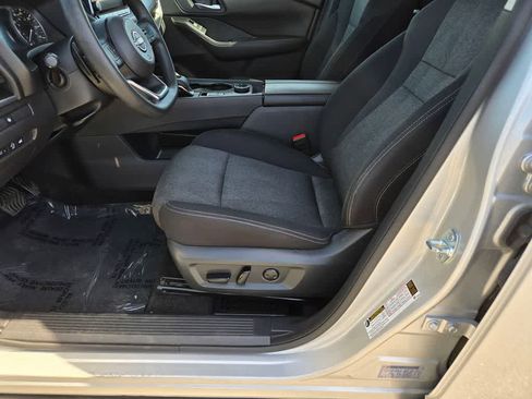 Used 2024 Nissan Rogue SV AWD/4WD image 18