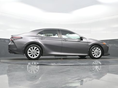 Used 2022 Toyota Camry LE FWD image 32