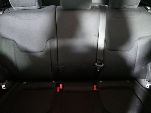 Used 2019 Jeep Renegade Altitude w/ Quick Order Package 2XM image 13