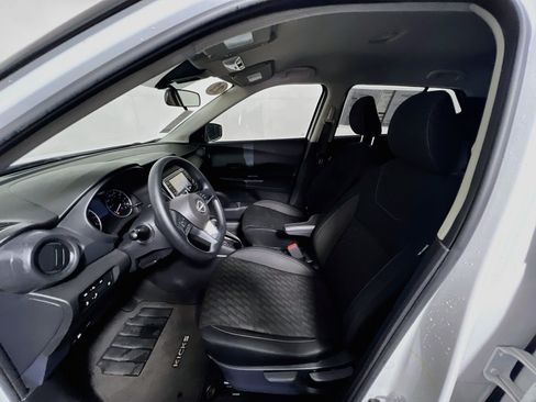 Used 2022 Nissan Kicks S FWD image 14