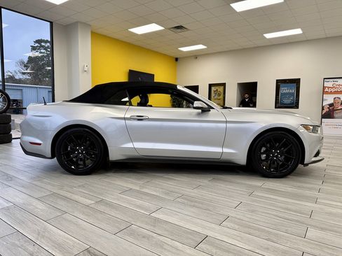 Used 2016 Ford Mustang Premium image 5