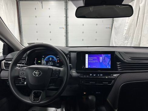 Used 2025 Toyota Camry LE image 16