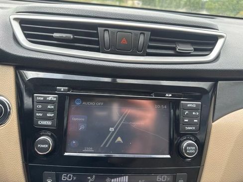 Used 2016 Nissan Rogue SV w/ SV Premium Package AWD/4WD image 17