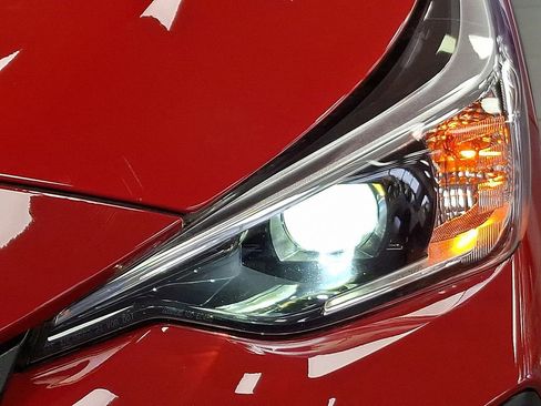 Used 2024 Subaru Crosstrek 2.0i w/ Crosstrek Mirror Package image 12