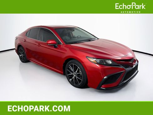 Used 2021 Toyota Camry SE FWD image 1