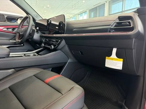 New 2026 Chevrolet Traverse RS w/ LPO, Floor Liner Package AWD/4WD image 23
