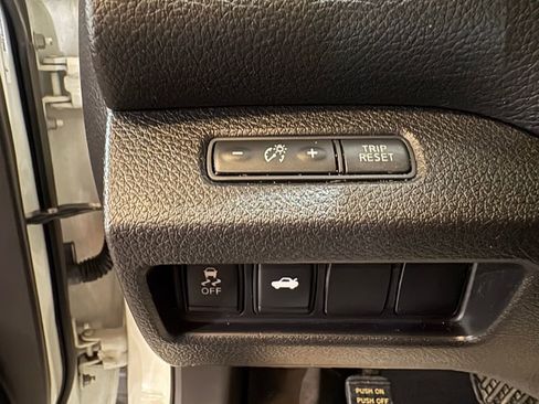 Used 2015 Nissan Altima 2.5 SV w/ Convenience Package FWD image 11