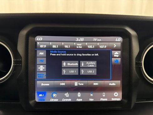 Used 2023 Jeep Wrangler Unlimited Sahara w/ Cold Weather Group AWD/4WD image 14