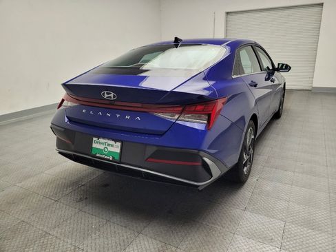Used 2025 Hyundai Elantra SEL image 7