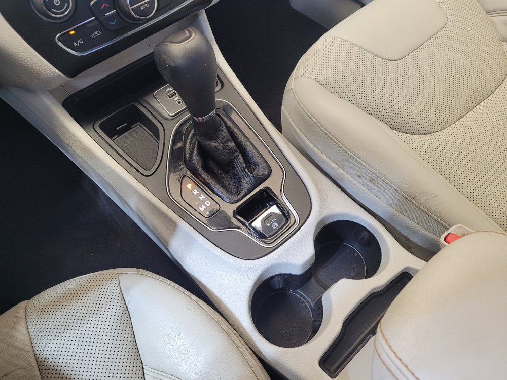 Used 2019 Jeep Cherokee Limited FWD image 26