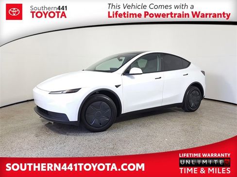 Used 2026 Tesla Model Y 2WD image 1