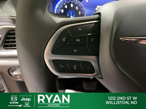 New 2026 Chrysler Pacifica Select AWD/4WD image 38