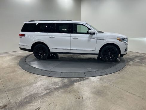 Certified 2024 Lincoln Navigator L Reserve image 5