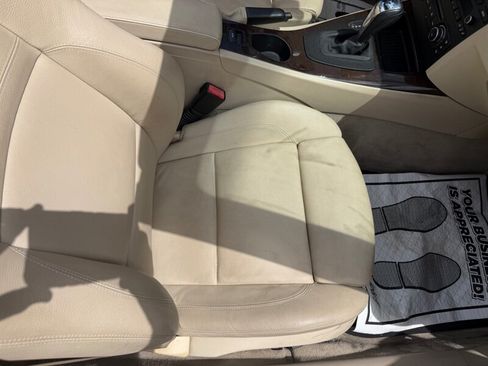 Used 2010 BMW 335i Convertible w/ Premium Pkg RWD image 18