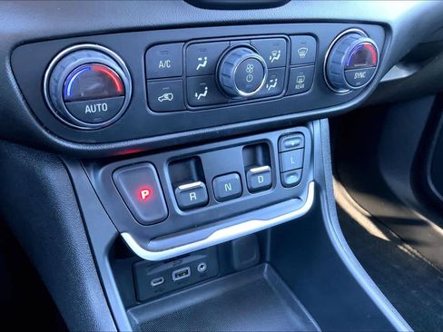 Used 2020 GMC Terrain SLT image 35