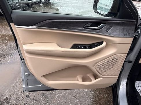 Used 2025 Jeep Grand Cherokee L Limited image 7