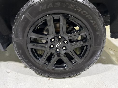 Used 2022 Chevrolet Silverado 1500 RST w/ Protection Package AWD/4WD image 13