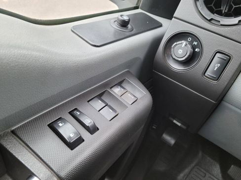 Used 2016 Ford F550 4x4 Crew Cab Super Duty image 12