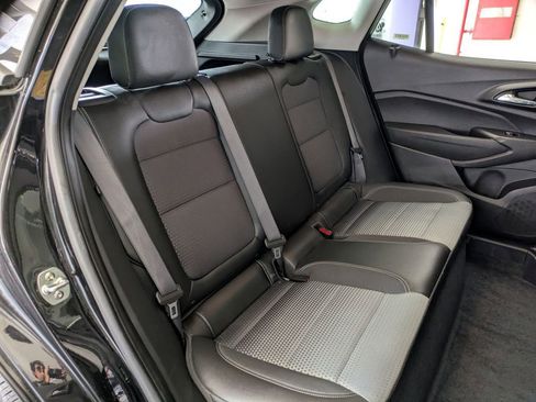 Used 2025 Chevrolet Trax LT w/ LT Convenience Package FWD image 27