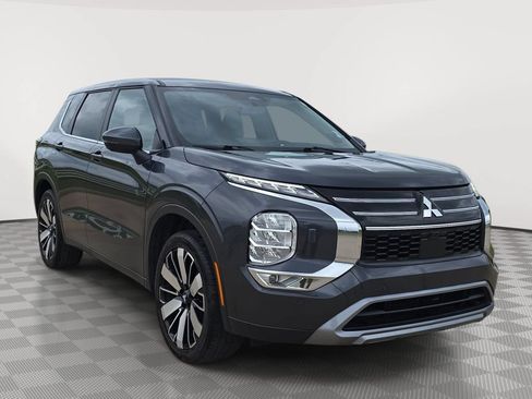 Used 2025 Mitsubishi Outlander SE AWD/4WD image 1