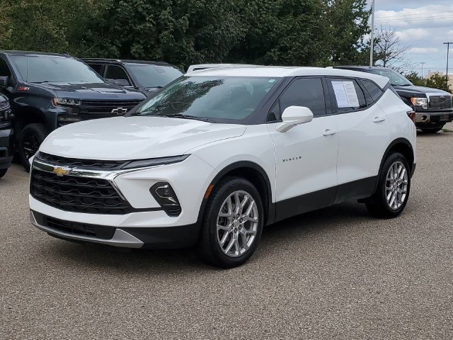 Used 2023 Chevrolet Blazer LT AWD/4WD image 2