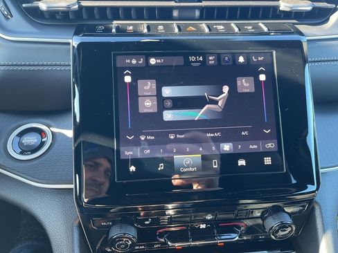 New 2025 Jeep Grand Cherokee Altitude image 24