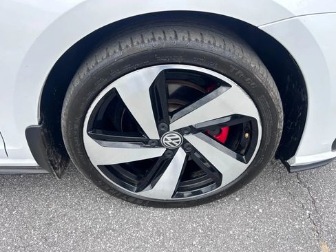 Used 2019 Volkswagen Golf 4-Door FWD image 35